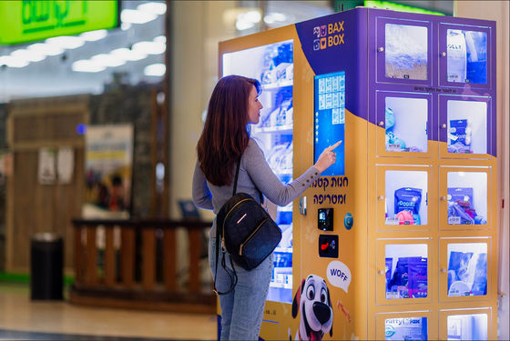 대형 포장 간식용 220V 유리 문 판매 기계 400W 용량 효율성
